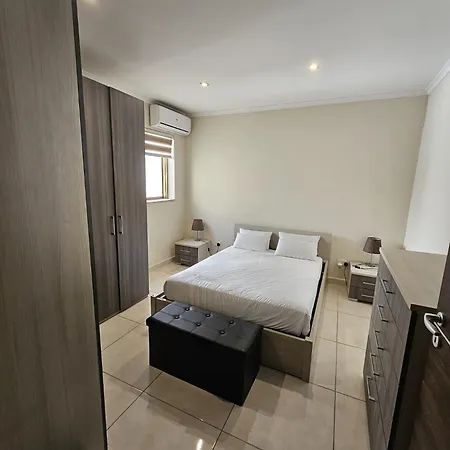 公寓 Sunny Two Bedroom In Qawra *