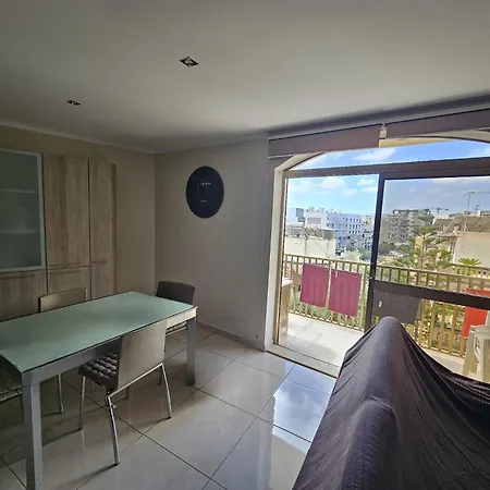 Sunny Two Bedroom In Qawra