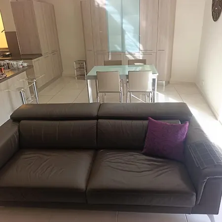 Sunny Two Bedroom In Qawra 公寓