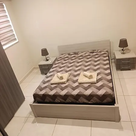 公寓 Sunny Two Bedroom In Qawra *