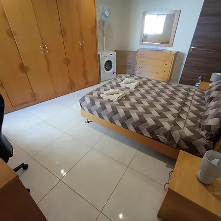 Sunny Two Bedroom In Qawra *
