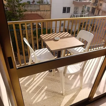 Sunny Two Bedroom In Qawra 公寓 *