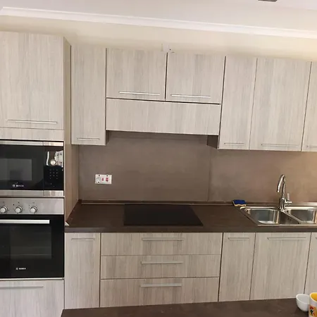 Sunny Two Bedroom In Qawra 公寓